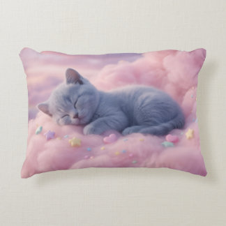Coussins Décoratifs Sleeping Pastel Kitten on Fluffy Pink Clouds Art