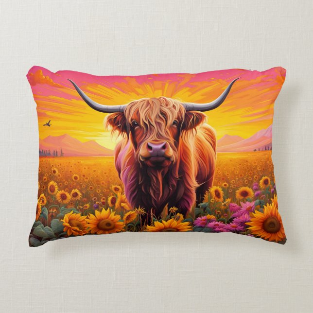 Coussins Décoratifs Vache Highland dans les tournesols à Sunrise (Devant)