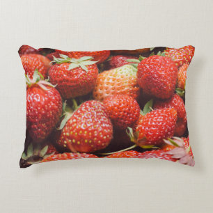 Coussins Décoratifs Vue rapprochée sur fraise fraîche d'été avec la pi