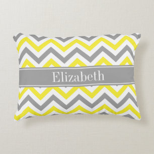 Coussins Décoratifs Yellow Dk Gray White LG Chevron Gray Nom Monogram