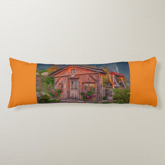 Coussins Longs Body Oreiller chalet magique au soleil matinal (Devant)