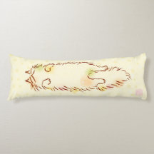 Chat somnolent pelucheux