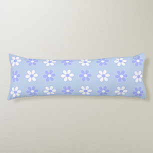 Coussins Longs Fleurs bleu ciel et blanc sur bleu clair