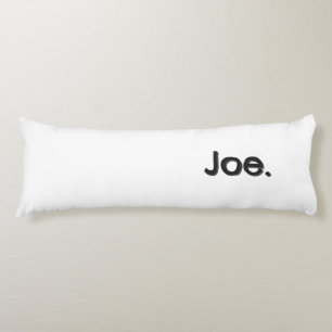 Coussins Longs Joe. Nom Mot en lettres noires sur fond blanc