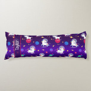 Coussins Longs Licornes Arc-En-Ciel Dans L'Espace Ombre Violette