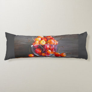 Coussins Longs Nature morte de cerises dans un bol en verre sur t