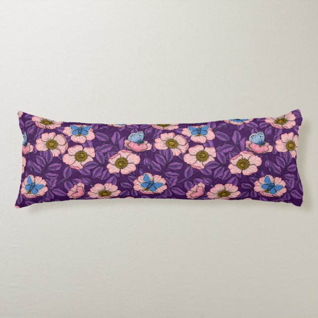 Coussins Longs Rose de chien et papillons en rose et violet (Devant)