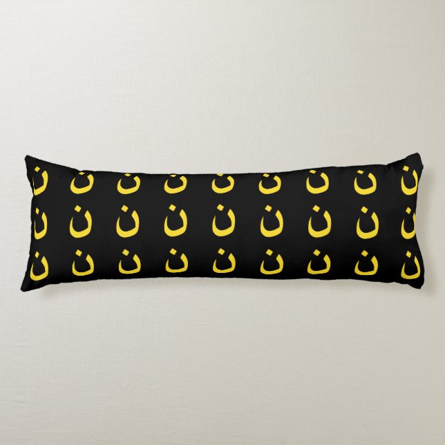 Coussins Longs Symbole Christian Nazarene en jaune sur noir (Devant)