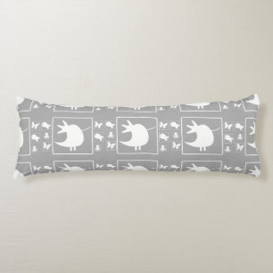 Coussins Longs Tweety Bird blanc sur literie grise pour bébé