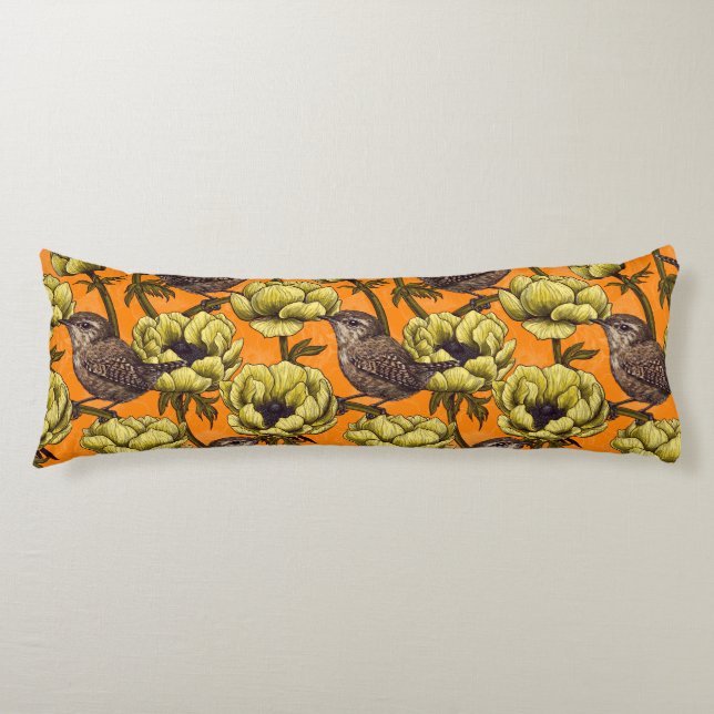 Coussins Longs Wrens dans le jardin d'anémones jaunes (Devant)