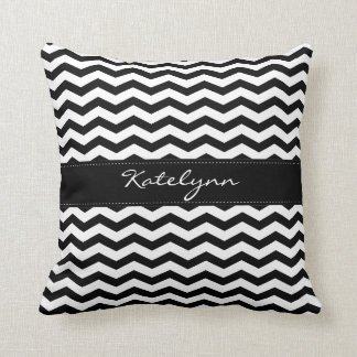 Coussins noirs d'impression de zigzag de Chevron