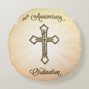 Coussins Ronds 50e anniversaire de l'ordination, Croix d'or sur l