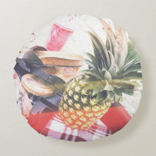 Coussins Ronds Ananas à côté du téléphone et du haut-parleur