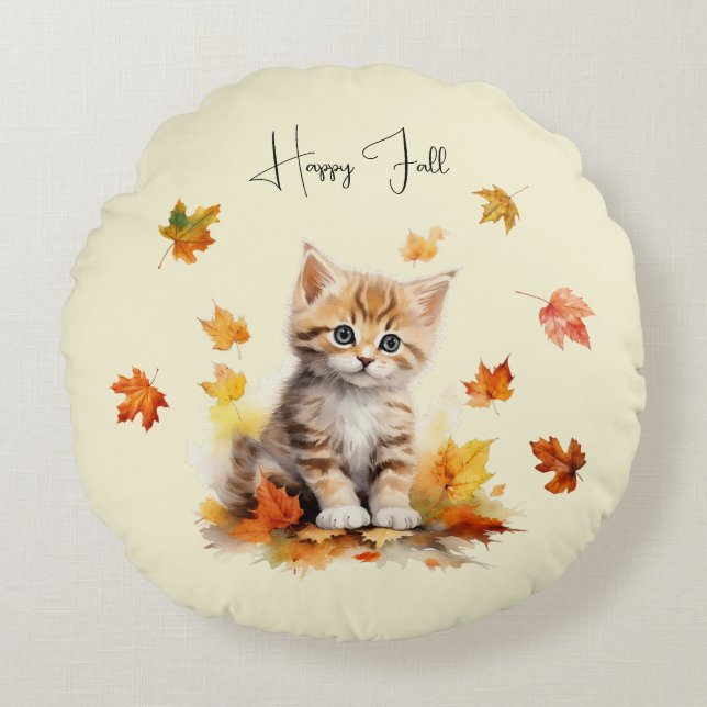 Coussins Ronds Cute Orange Tabby Kitten dans les feuilles d'autom (Devant)