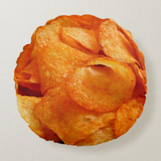 Coussins Ronds Gros plan de chips juteux, croustillants sur plaqu