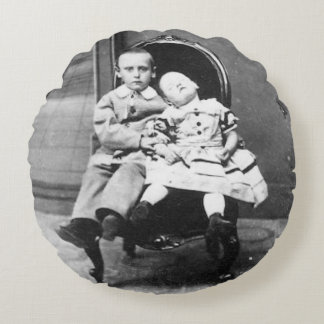Coussins Ronds Haunting Vintage Sibling Portrait 
