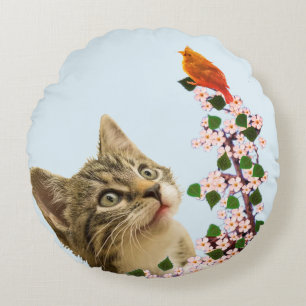 Coussins Ronds Joli chat tigré, fleurs et oiseau sur fond bleu cl