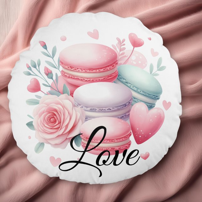 Coussins Ronds Joli Macaron et coeurs roses et blancs  (Cute Pink Macarons and Hearts Love Round Throw Pillow)