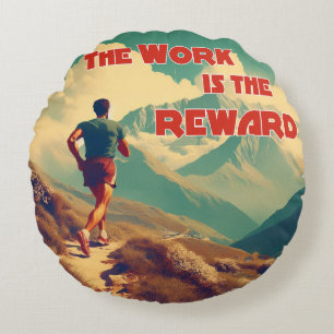 Coussins Ronds Le Travail Est La Récompense Runner Mountains