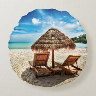 Coussins Ronds Lounge on beach throw pillow