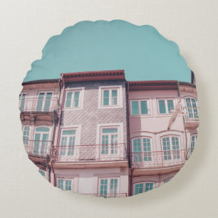 COUSSINS RONDS PLUSIEURS MAISONS ROSES AVEC FENÊTRES EN VERRE
