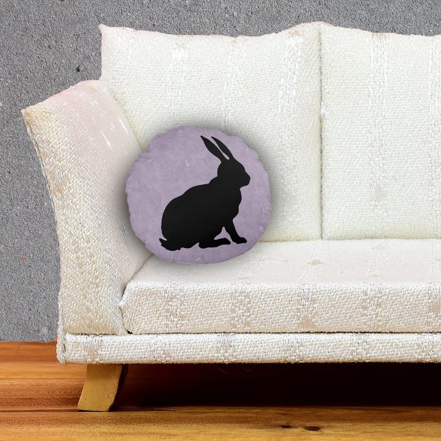 Coussins Ronds Profil latéral Assis noir lapin Marbré violet (Sitting black silhouette bunny rabbit on marbled purple round throw decorative pillow.)