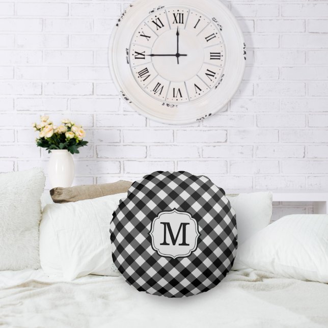 Coussins Ronds Retro Elegant Personalized Gingham Throw Pillows (retro elegant personalized black and white gingham check pillow)