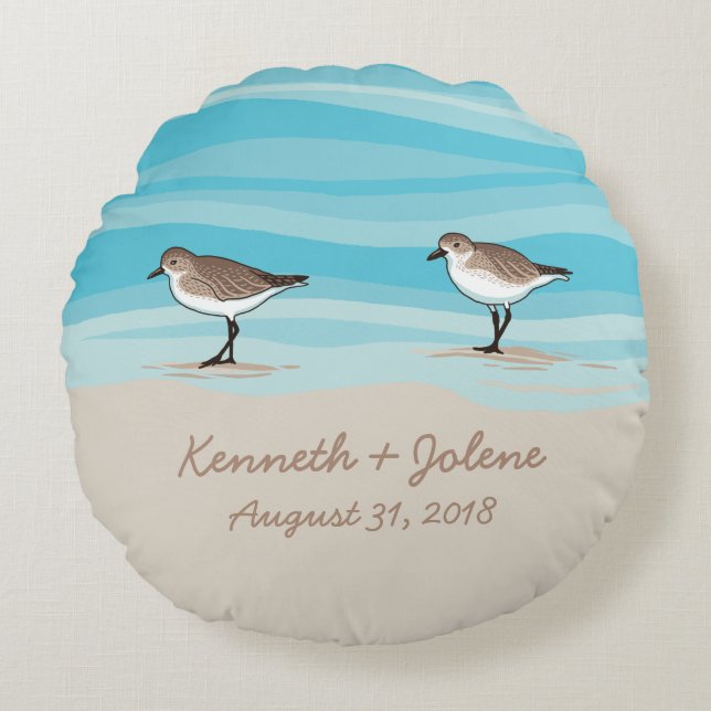 Coussins Ronds Sandpipers sur la plage Date de Mariage Noms dans  (Devant)