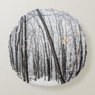 Coussins Ronds Snowy Scene dans Woodland Michigan