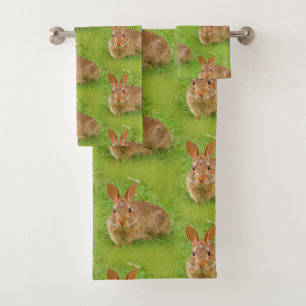 Couteau Bunny Chewing Greens sur le Golf Fairway