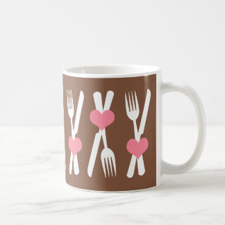 Couteau et fourchette - tasse rose de coeurs, de