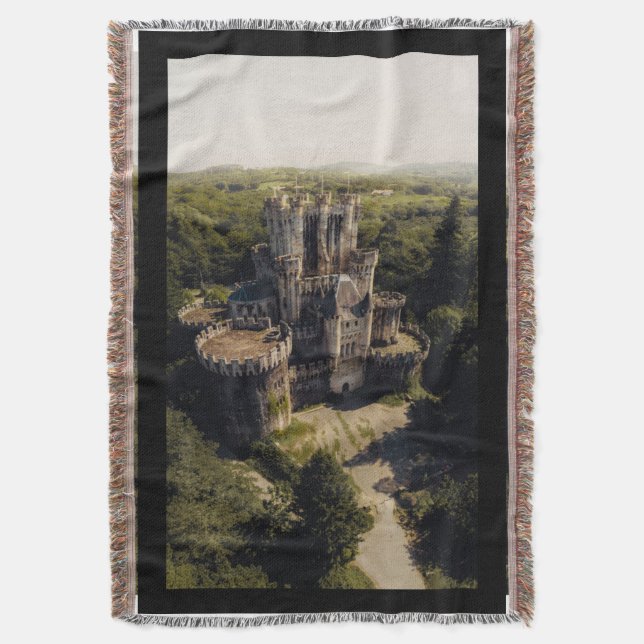 Couverture Château de pierre gris grand en Bois vert surélevé (devant Vertical)