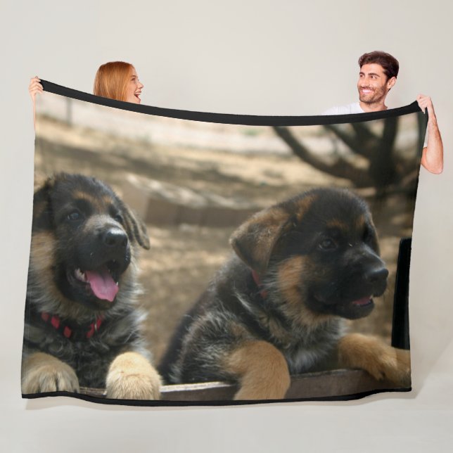 Couverture d'ouatine de chiots de berger allemand (En situation)