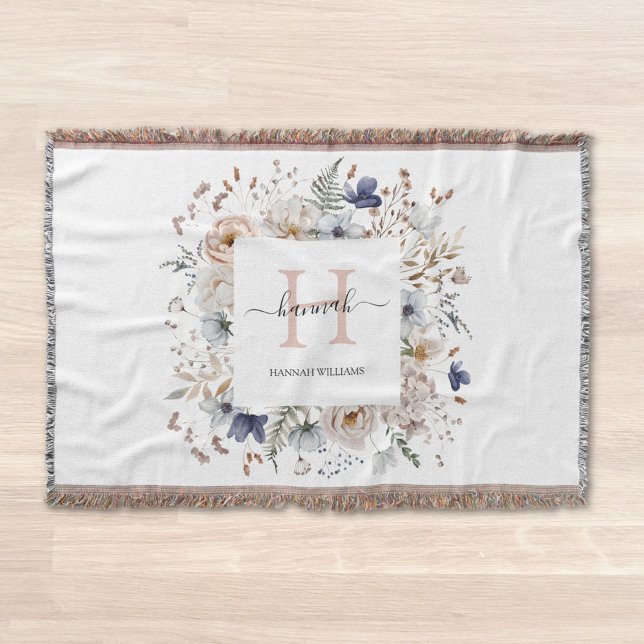 Couverture Elegant Monogram Pretty Beige Blue Flowers Floral (In situ)