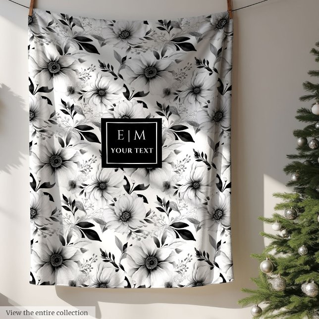 Couverture en noir et blanc monogramme avec charme (Monogramed black and white blanket with charm)