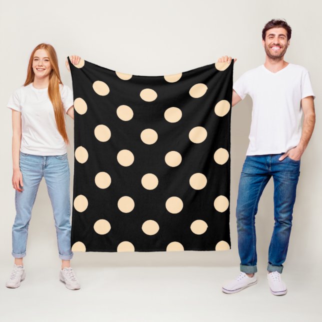 Couverture en polaire Pois de crème noire (En situation)