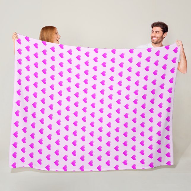 Couverture en polaire rose avec Coeurs ou Choisir  (En situation)