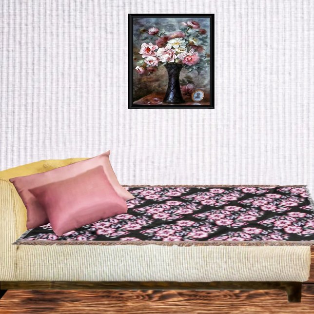 Couverture Mai s'épanouit (This May Bloom Throw Blanket, is designed with a Victorian flair!)