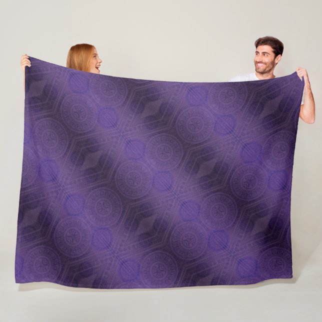 Couverture Polaire Acceptation | Médaillons de méditation violette (En situation)