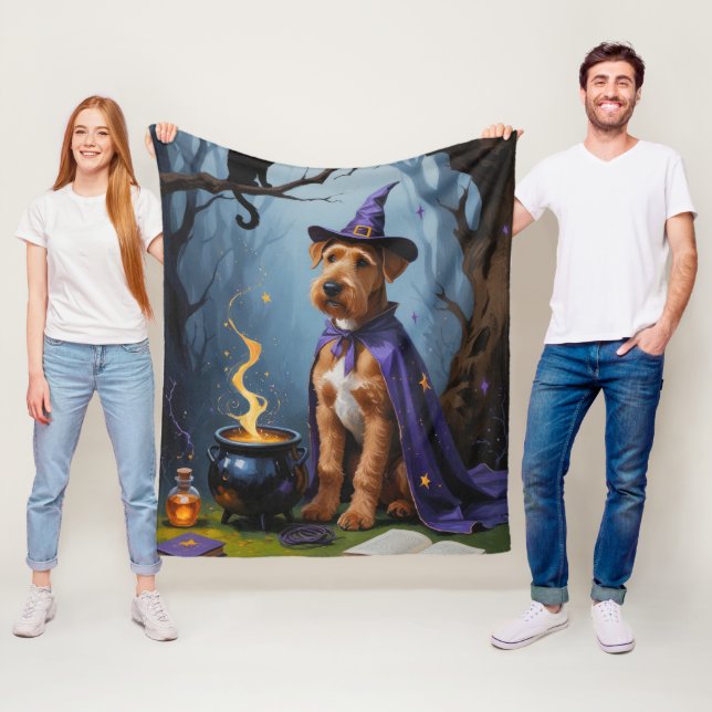 Couverture Polaire Airedale Chien Whimsical Halloween Peinture (En situation)
