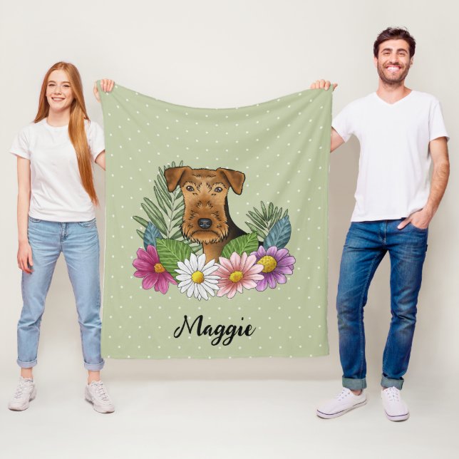 Couverture Polaire Airedale Terrier Chien Fleurs Colorées Et Nom (En situation)