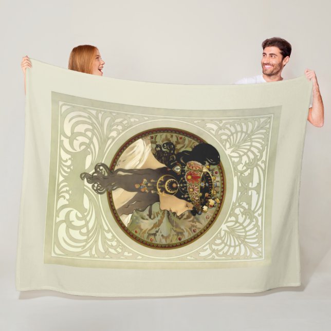 Couverture Polaire Alphonse Mucha - Têtes byzantines Brunette (En situation)
