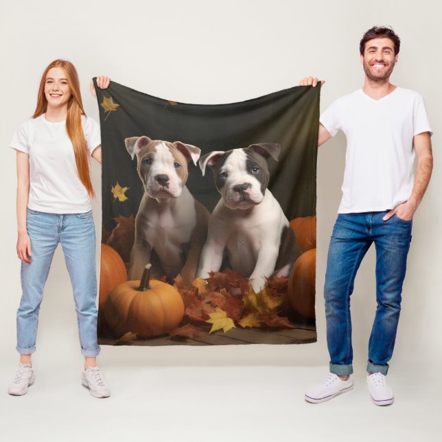 Couverture Polaire American Staffordshire Puppy Automne Délice (En situation)