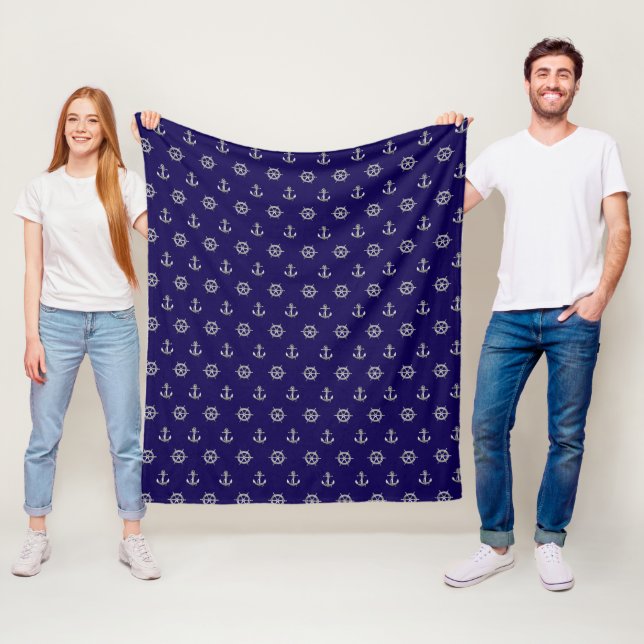 Couverture Polaire Ancrage en argent nautique et roue du bateau, bleu (En situation)