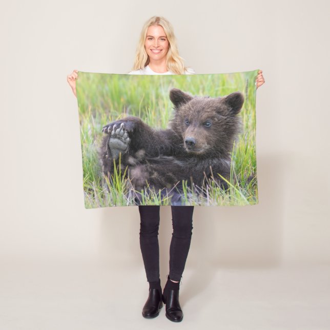 Couverture Polaire Animaux de bébés cutest | Cute Brown Bear Cub Joue (En situation)