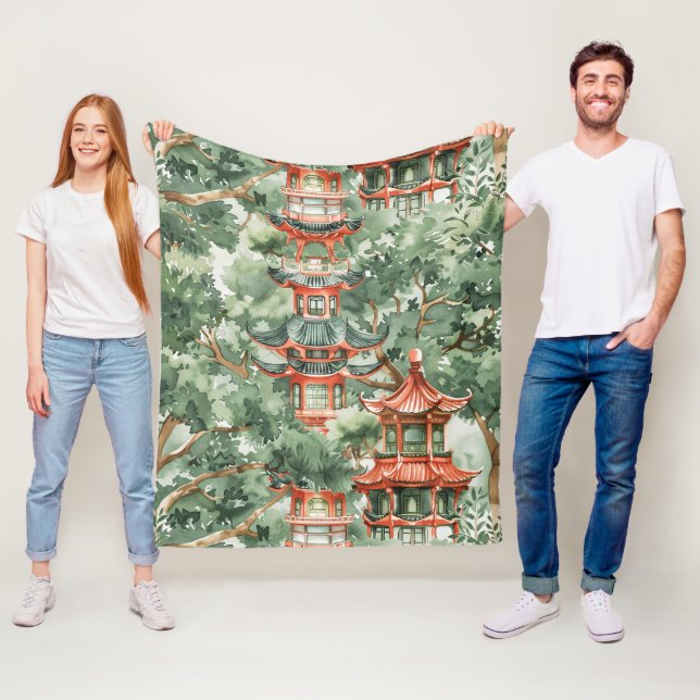 Couverture Polaire Aquarelle Pagode asiatique dans paysage verdoyant  (En situation)