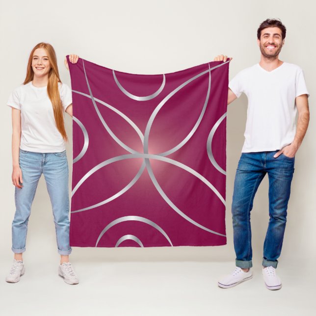 Couverture Polaire Argent sur magenta (En situation)