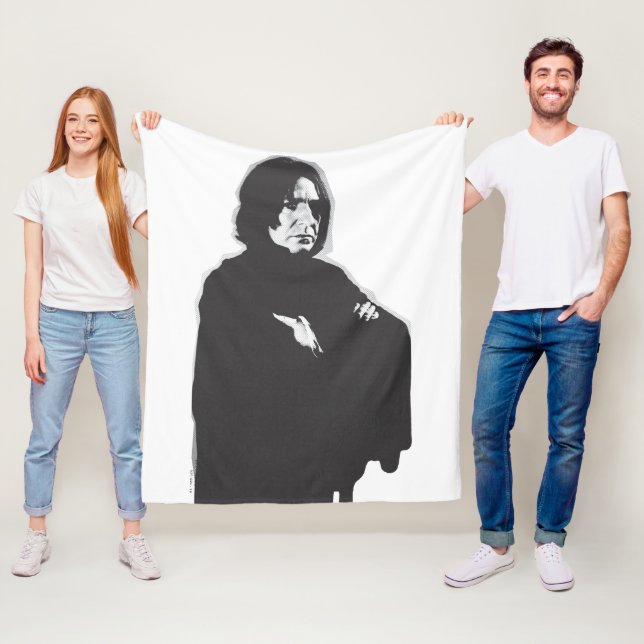 Couverture Polaire Armoiries de Snape Severus croisées B-W (En situation)