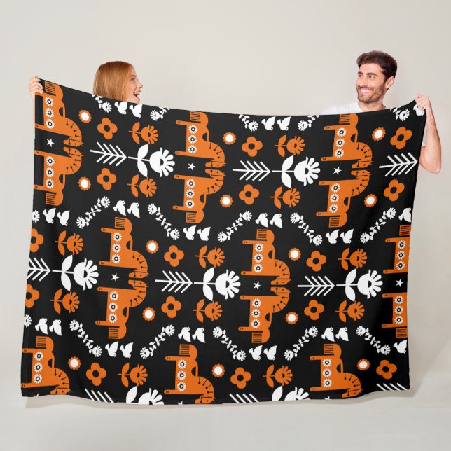 Couverture Polaire Art populaire de cheval scandinave (En situation)