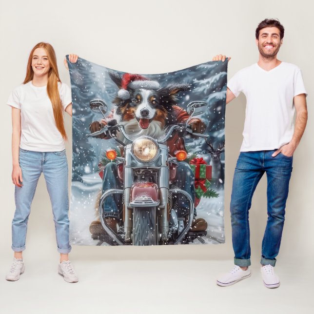 Couverture Polaire Australian Shepherd Riding Motorcycle Noël (En situation)